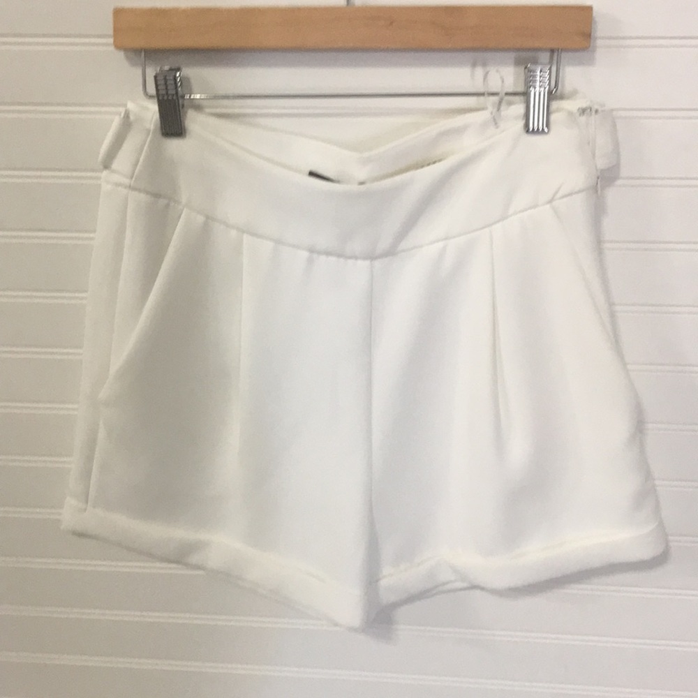 FRNCH Flat Front White Shorts in Medium